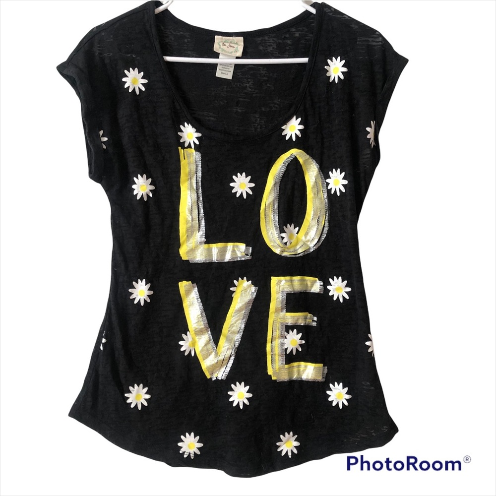 Belle du Jour love daisy shirt small